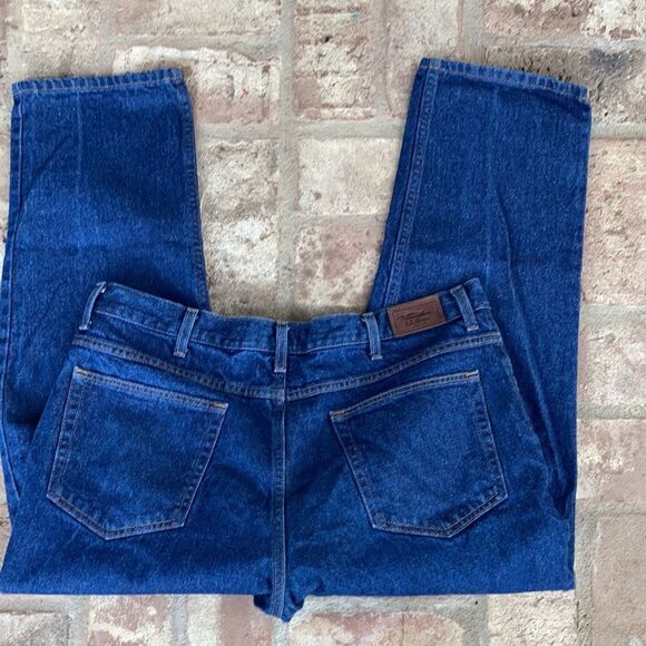 L.L. Bean Natural Fit Five Pocket Jeans Size 38/29 - Picture 3 of 7
